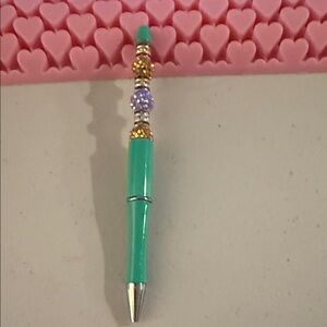 Elegant Green and Gold Pen